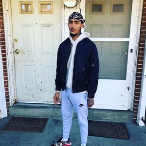 Meet your Posher, Derrick